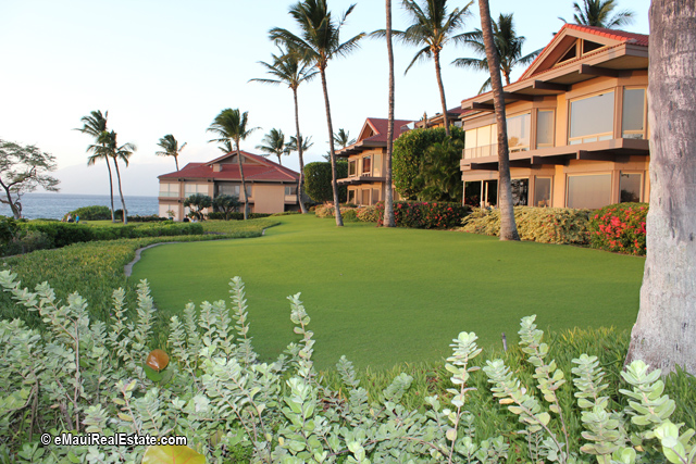Well-maintained grounds at Wailea Point