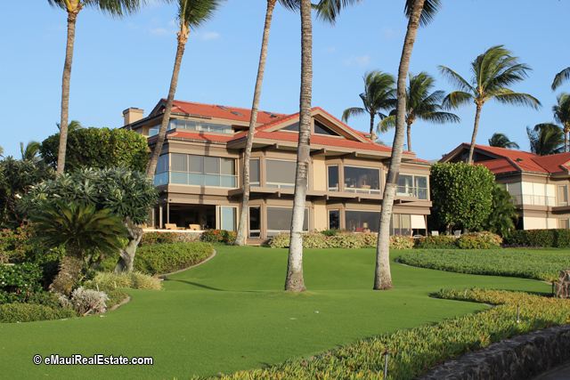 Wailea Point has well cared for grounds