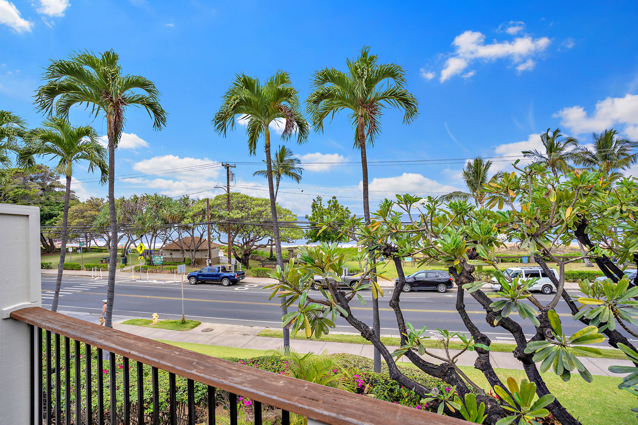 Great ocean views from both floors: Second floor lanai