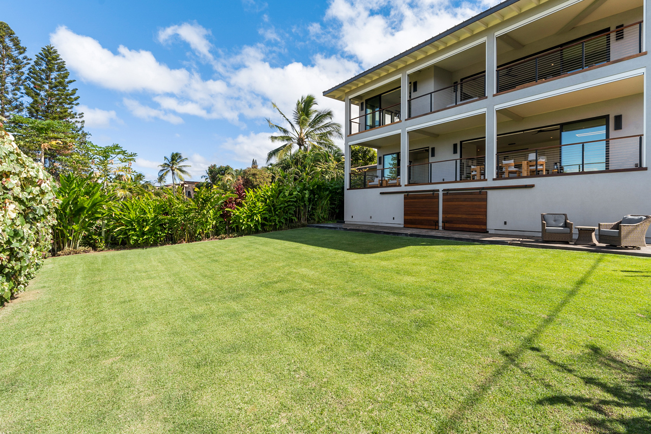 Large Private Yard: 