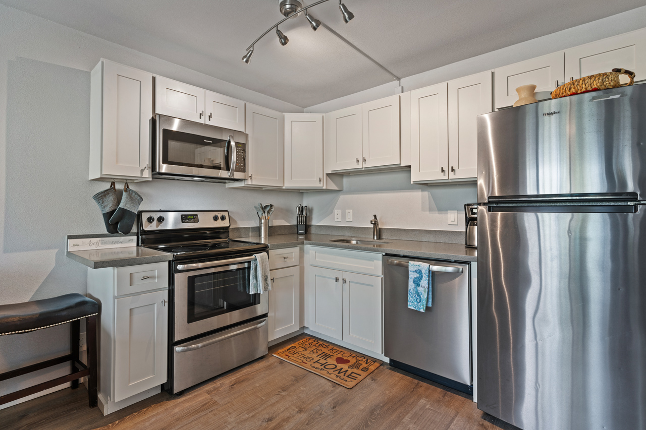 Updated Kitchen: Stainless steel appliances